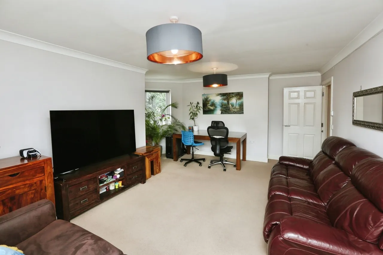 Regents Park Road, Southampton, SO15, photo 18