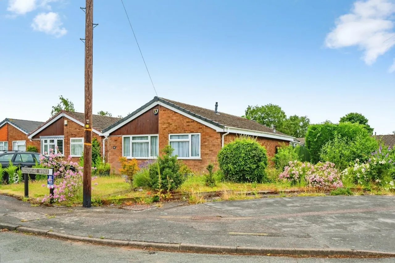 2 bed house for sale — Shakespeare Avenue, Lichfield