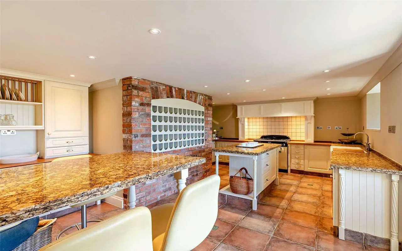 Dee Banks, Chester, Cheshire, CH3 5UU, photo 9