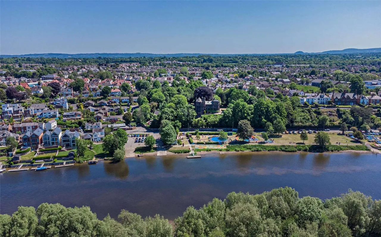 Dee Banks, Chester, Cheshire, CH3 5UU, photo 3