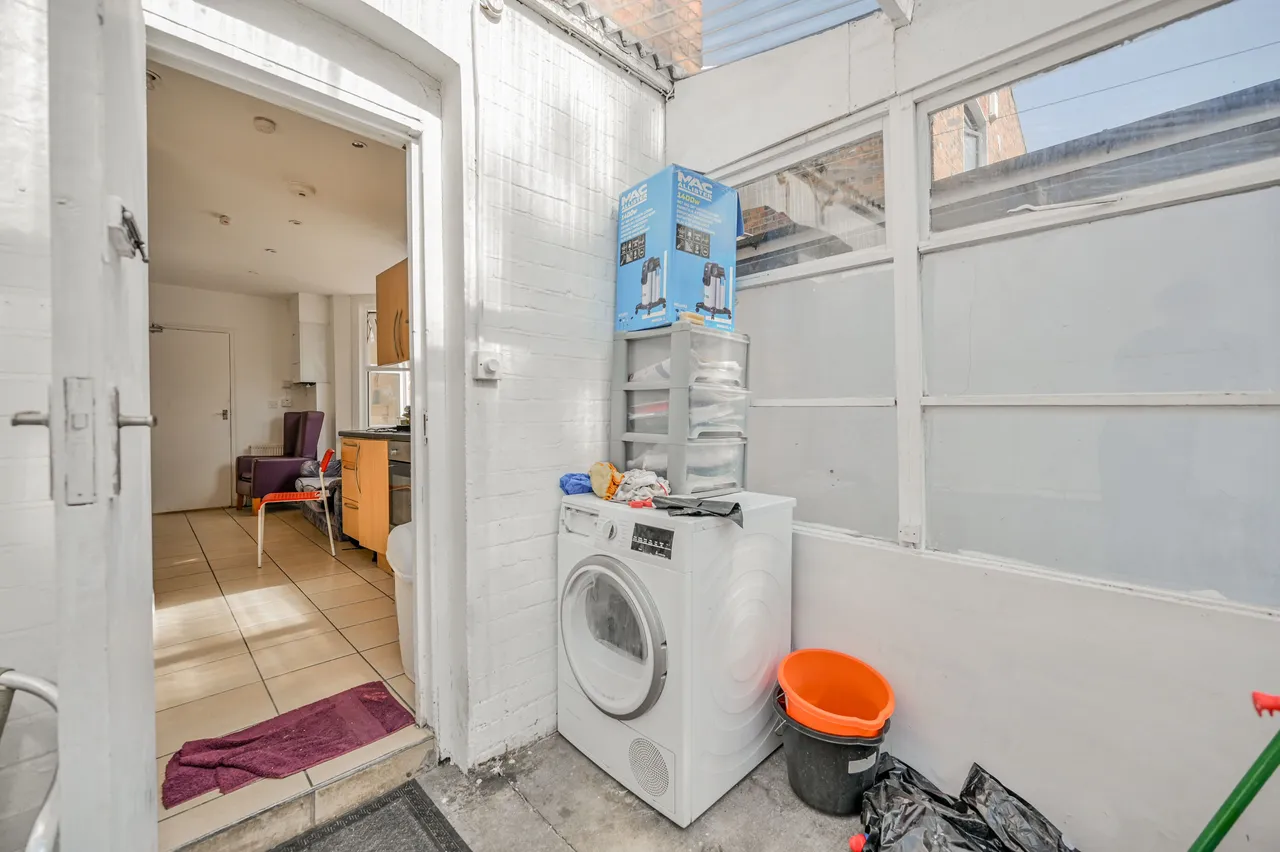 37 Cobham Road, London, photo 11