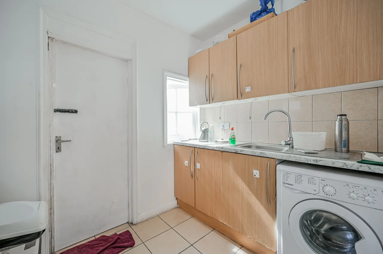 37 Cobham Road, London, photo 12