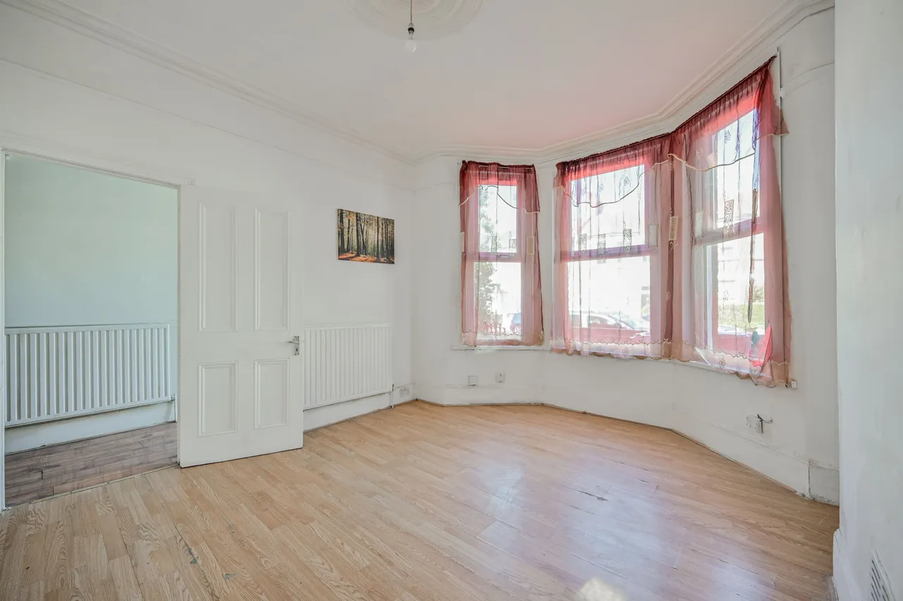 37 Cobham Road, London, photo 9