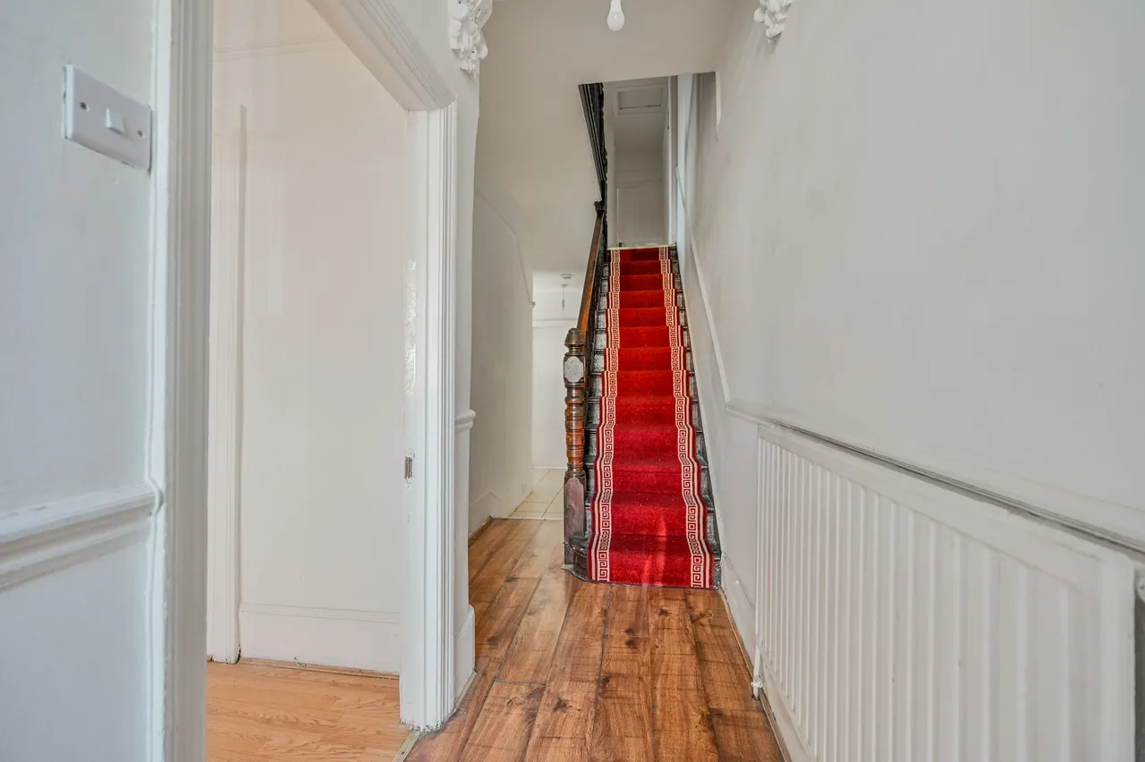 37 Cobham Road, London, photo 3