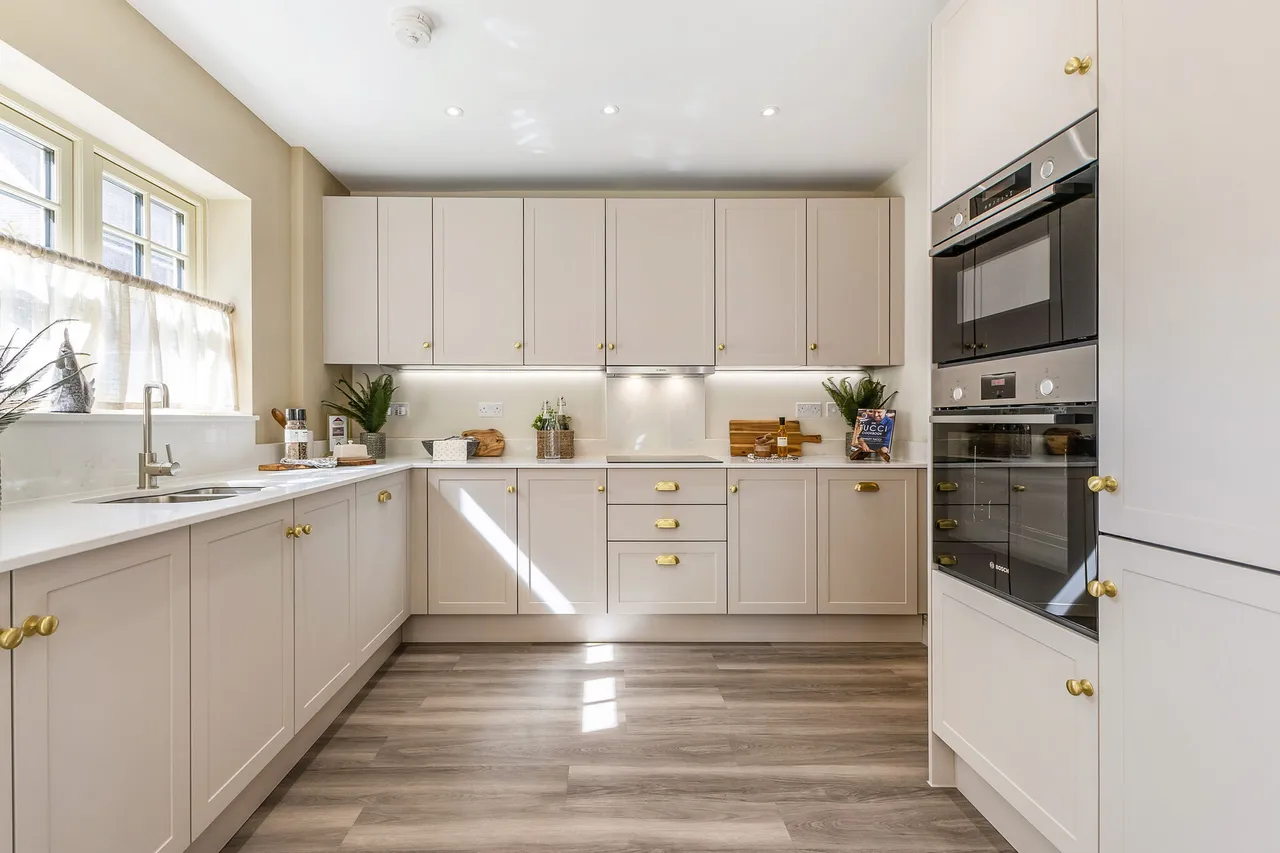 The Aspen, Headley Chase, KT18, photo 3