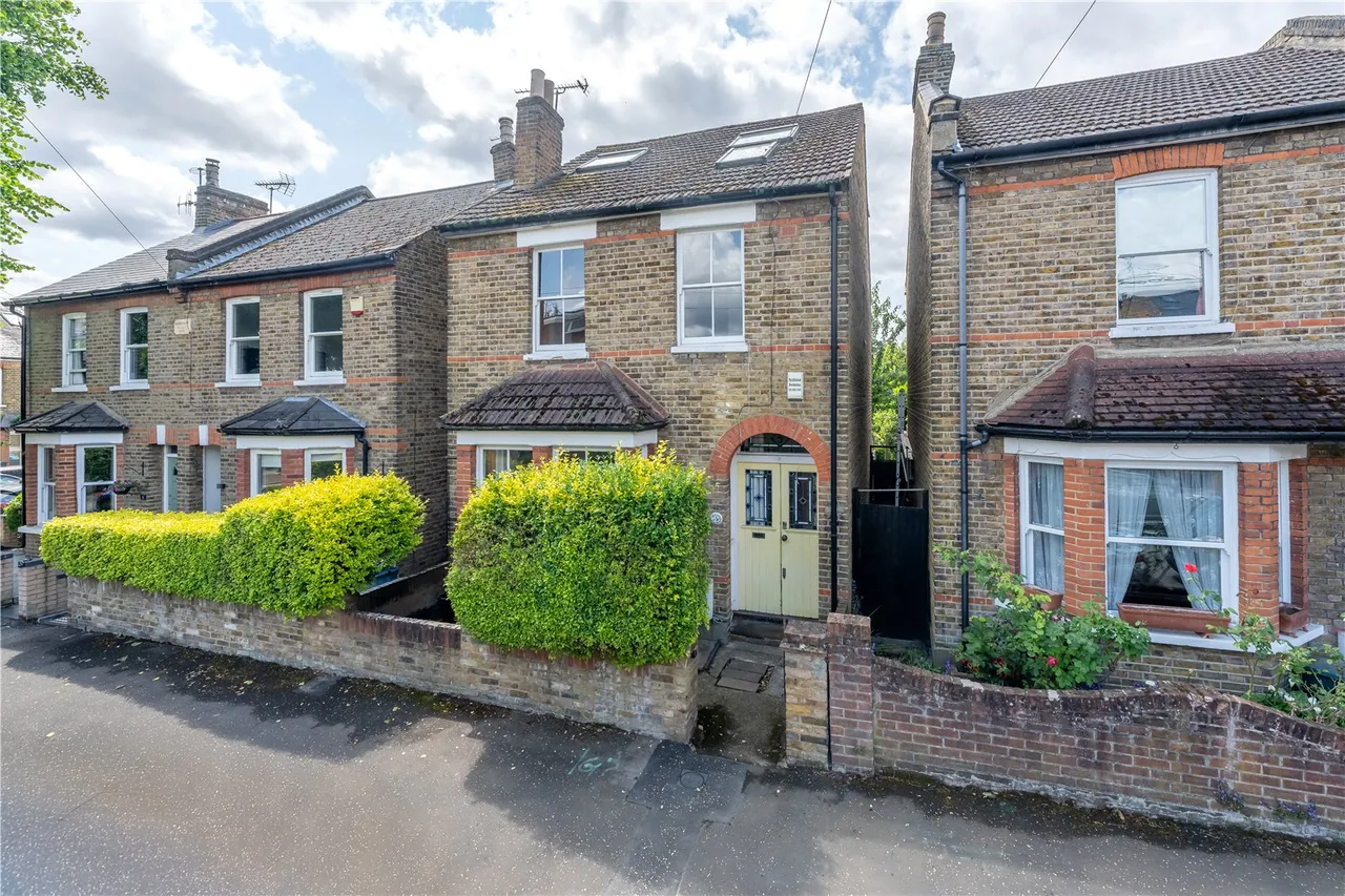 4 bed house for sale — Sunnyside Road, Teddington, TW11 0RP