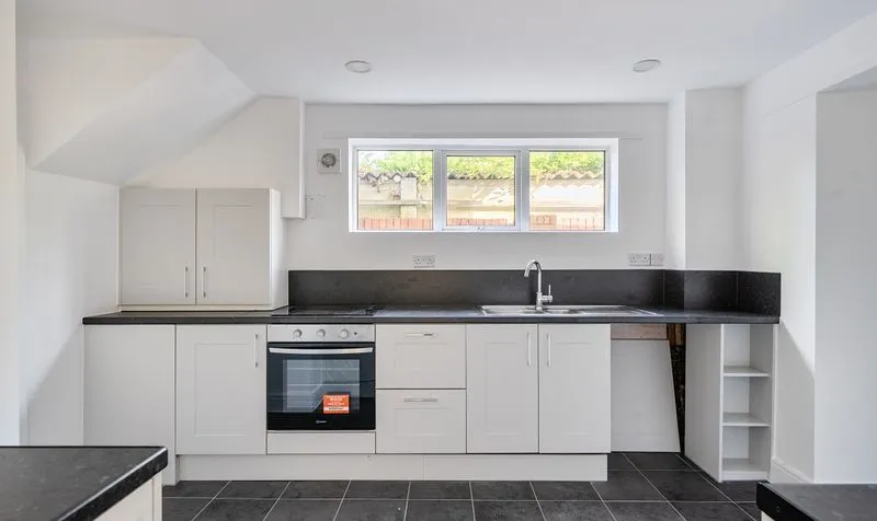 Harvester Road, Epsom, KT19, photo 2