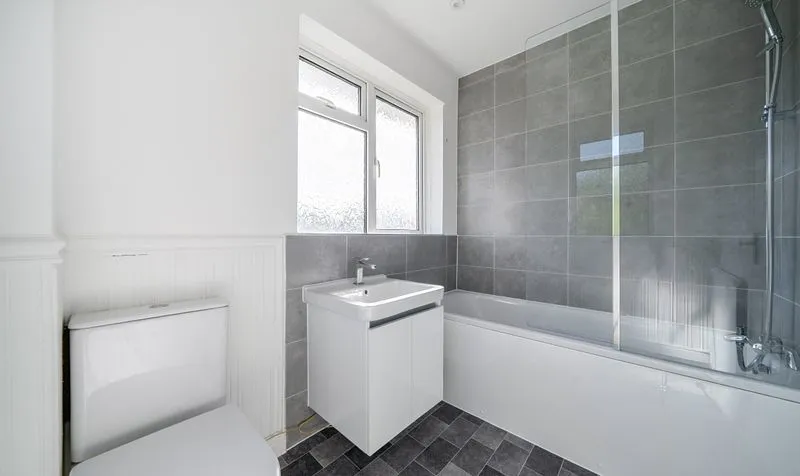 Harvester Road, Epsom, KT19, photo 3
