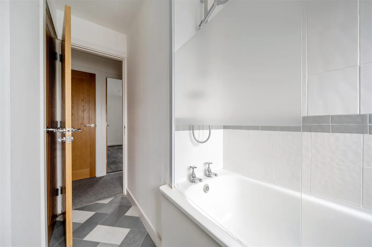 Downlands Road, Devizes, SN10, photo 13