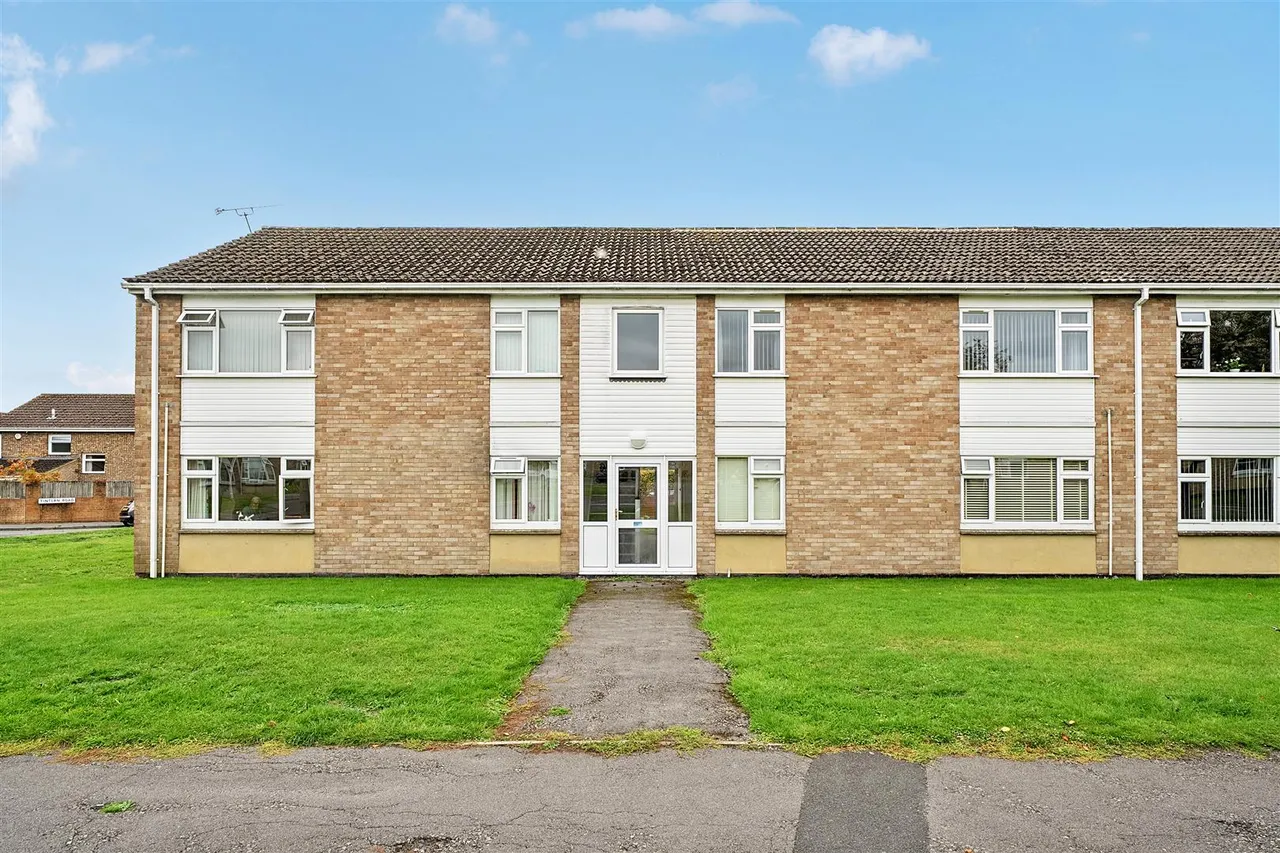 2 bed flat for sale, Downlands Road, Devizes, SN10