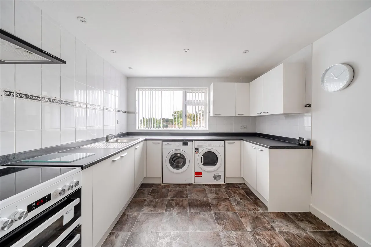 Downlands Road, Devizes, SN10, photo 2