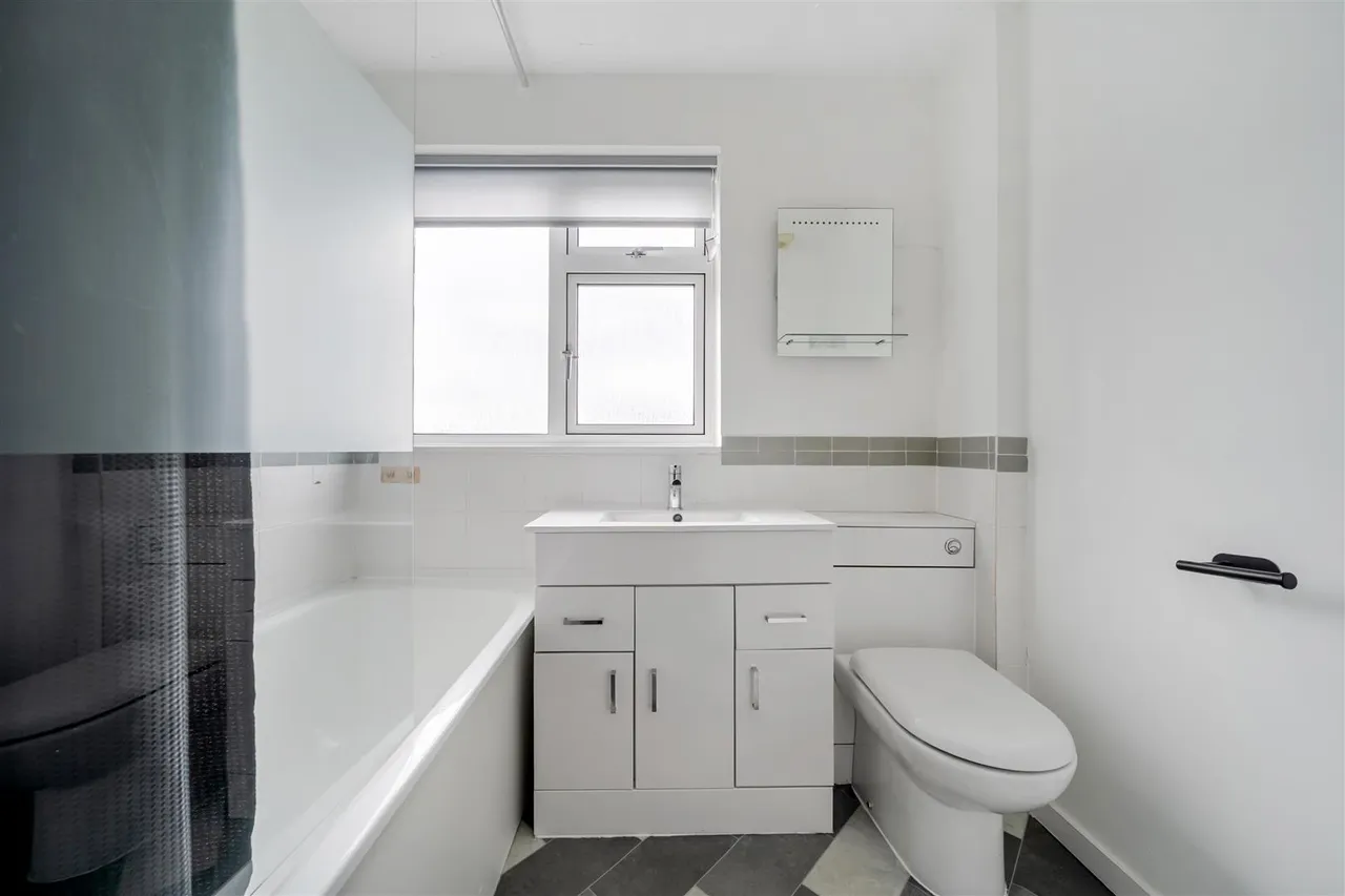 Downlands Road, Devizes, SN10, photo 12