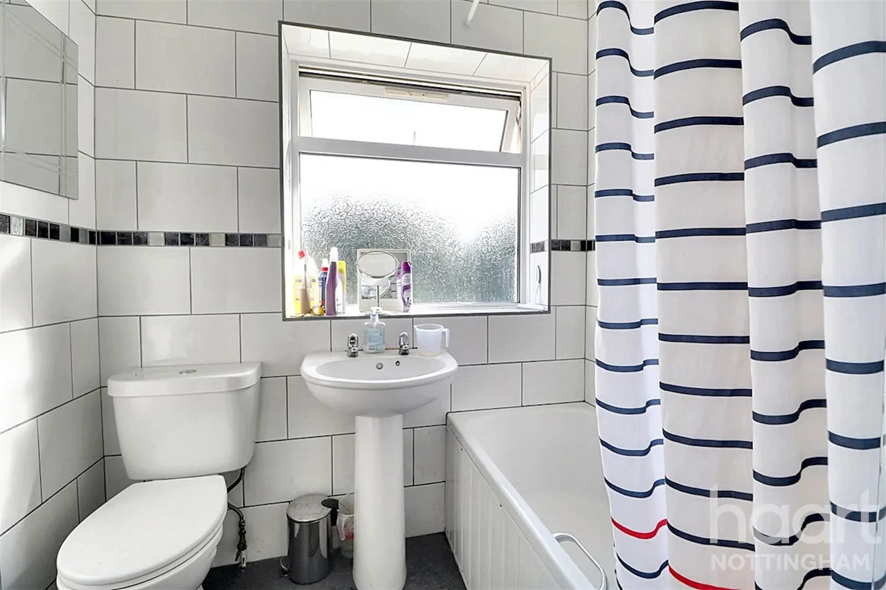 Clifton, NG11, photo 5