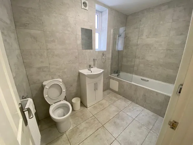 2 bed flat to rent, Stoke Road, Shelton, ST4