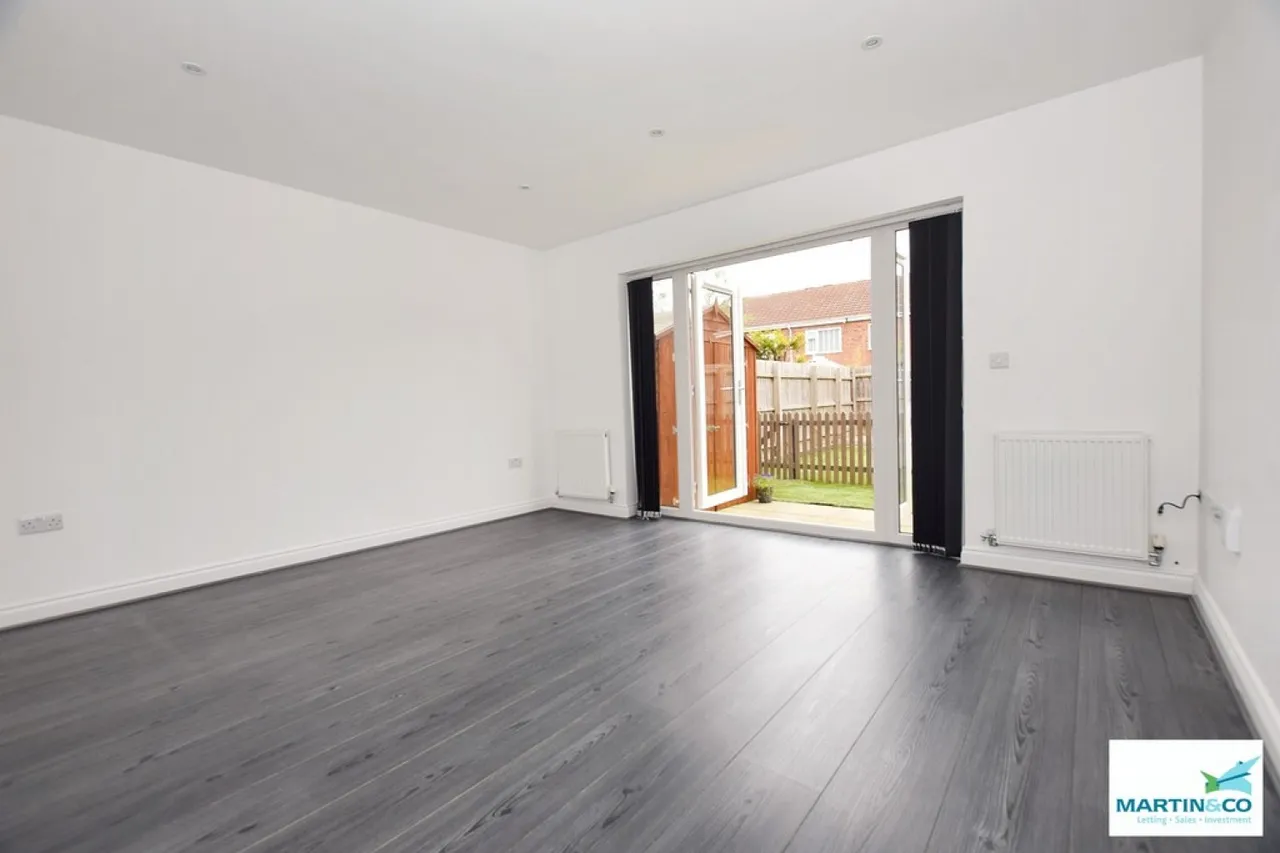 Co-Op Close, Barwell, photo 3