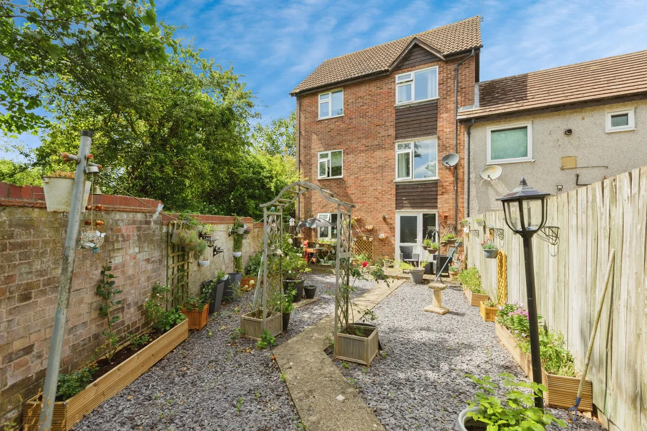 Pitchens Close, Leicester, LE4, photo 14