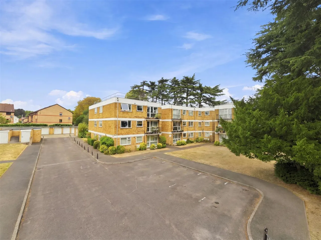 Village Road, Enfield, photo 20