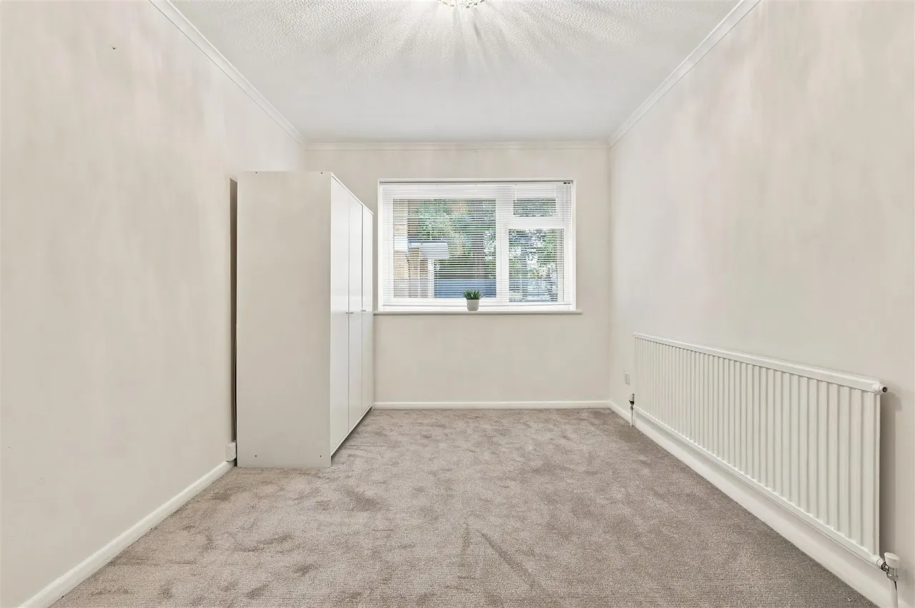Village Road, Enfield, photo 10