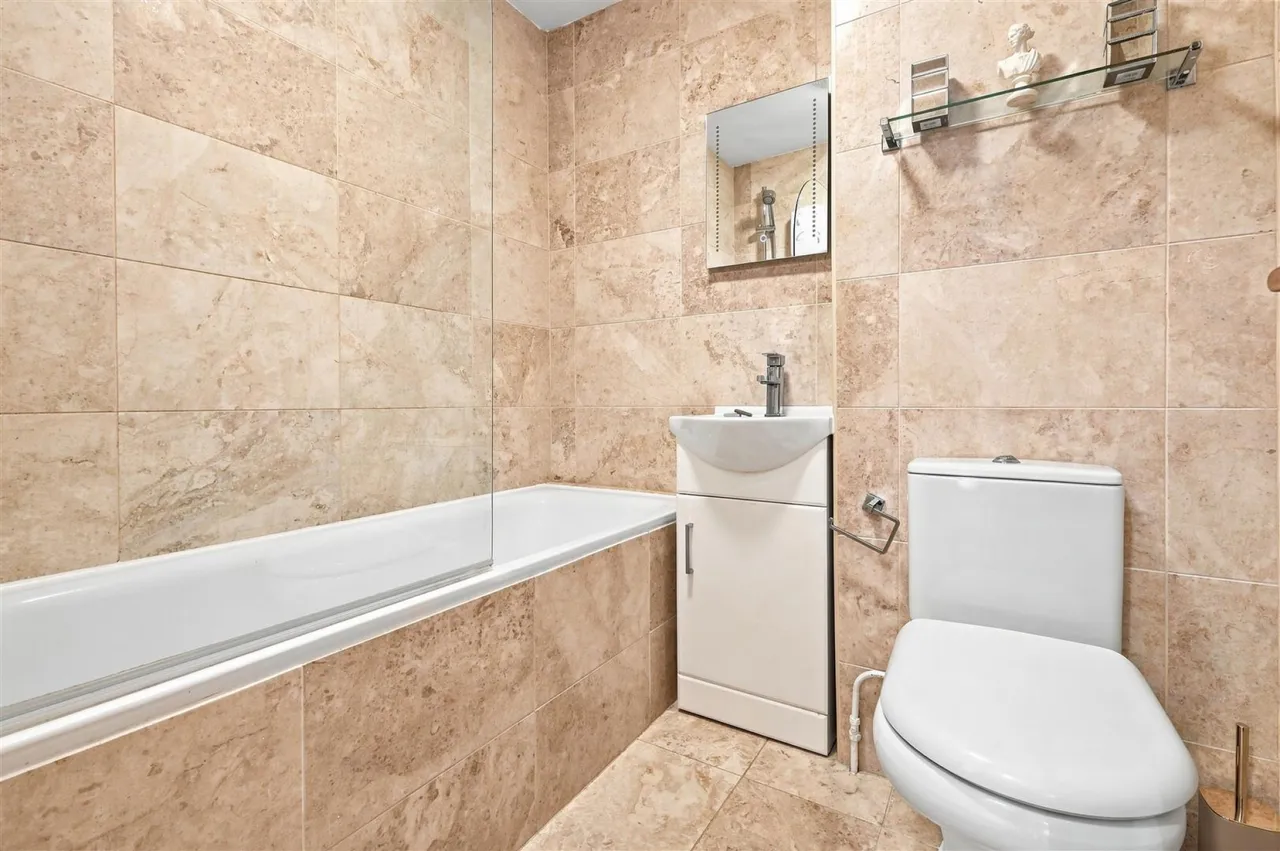 Village Road, Enfield, photo 13