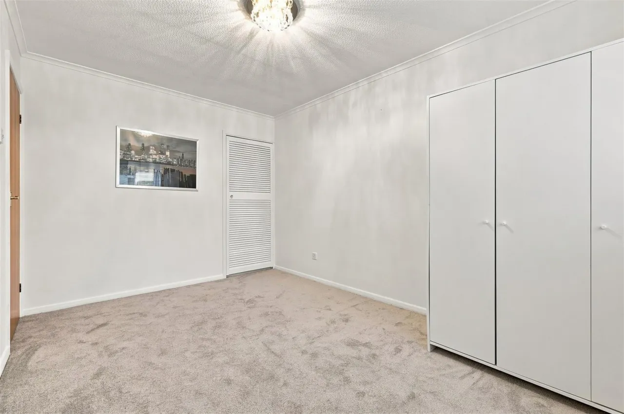 Village Road, Enfield, photo 11