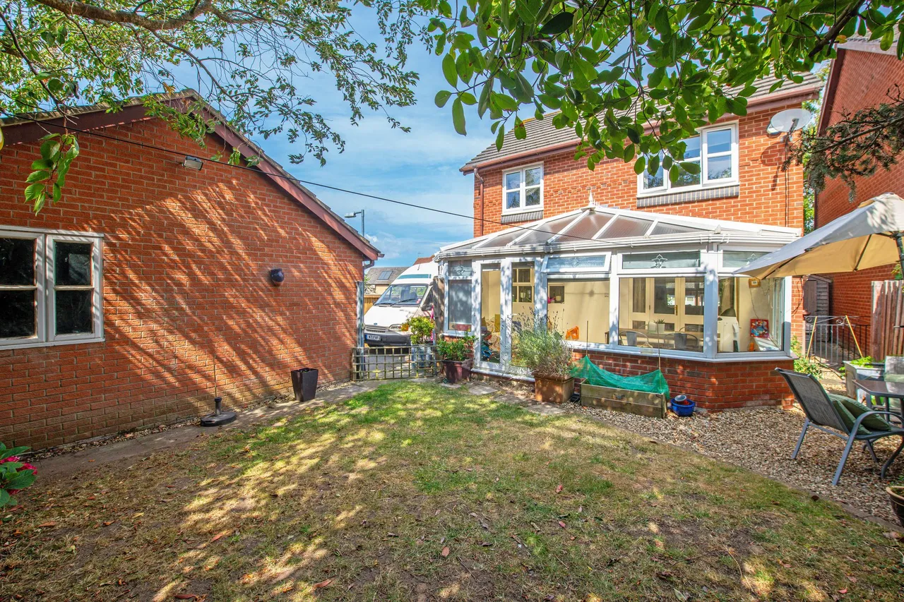 Pennington Close, Frodsham, photo 24