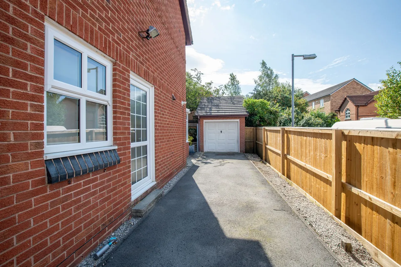 Pennington Close, Frodsham, photo 25