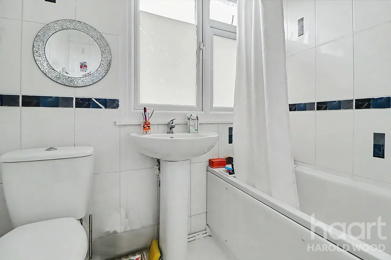 Newbury Road, Harold Hill, RM3, photo 11
