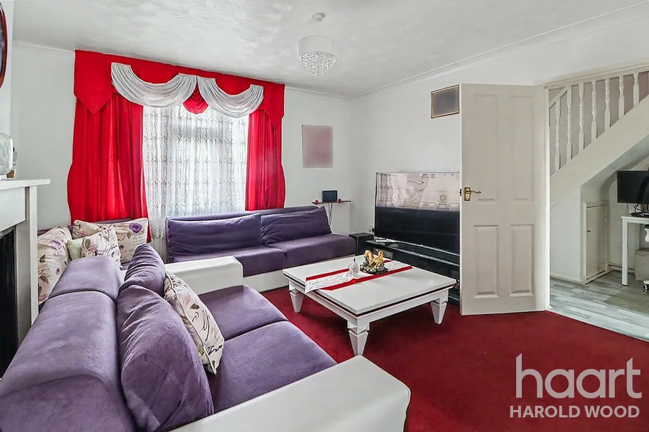 Newbury Road, Harold Hill, RM3, photo 5