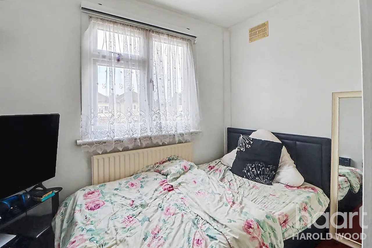 Newbury Road, Harold Hill, RM3, photo 10