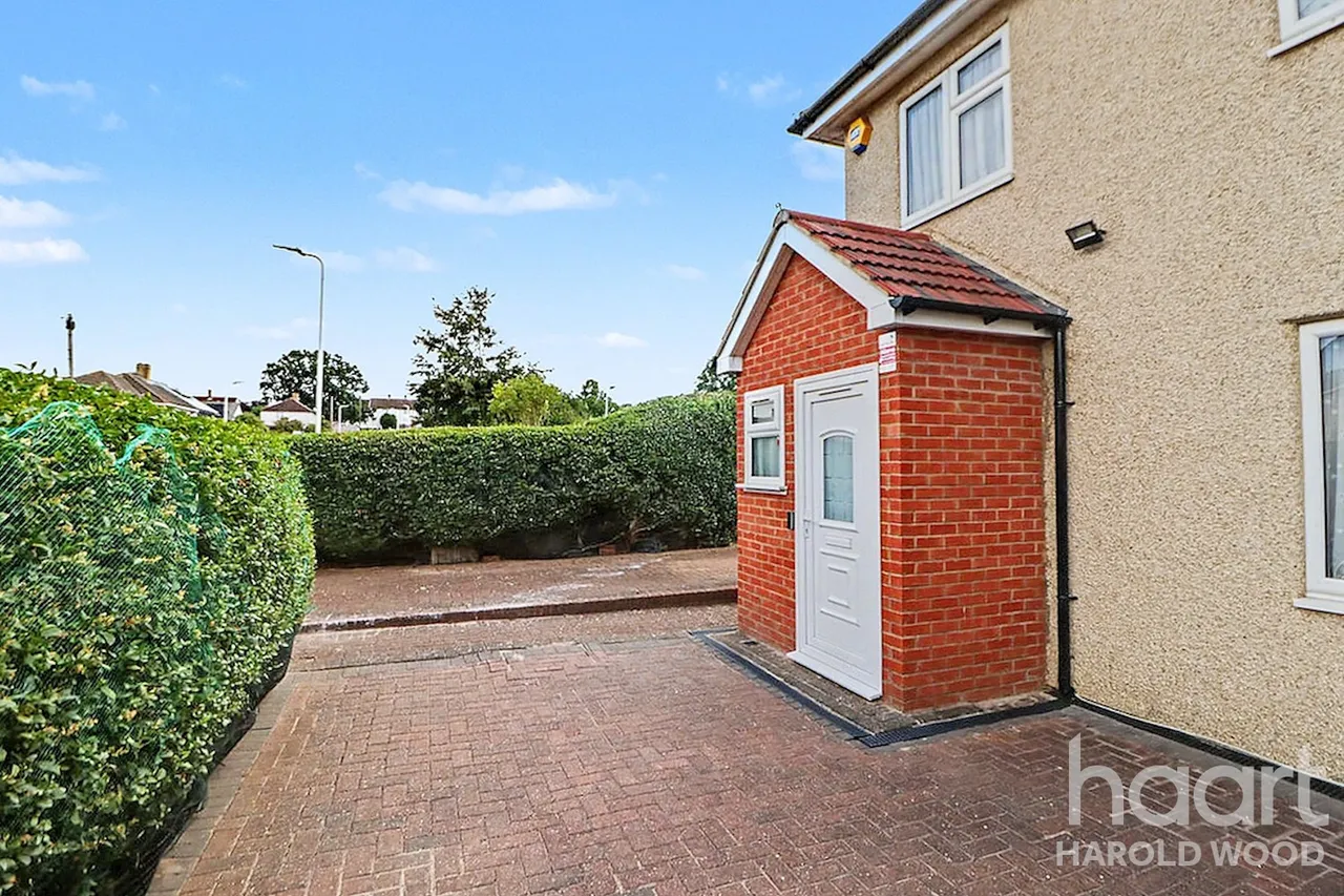 Newbury Road, Harold Hill, RM3, photo 14