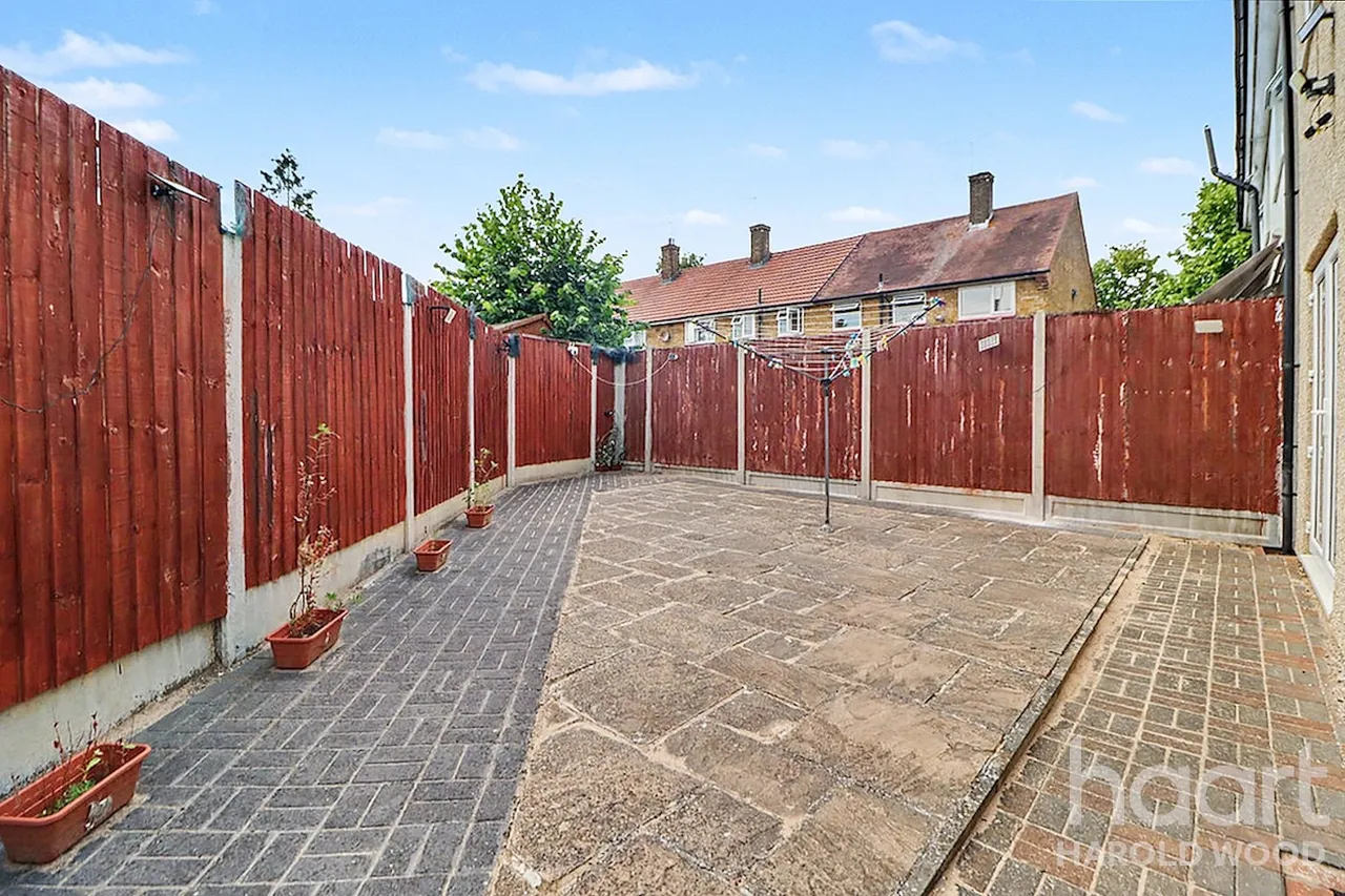 Newbury Road, Harold Hill, RM3, photo 12