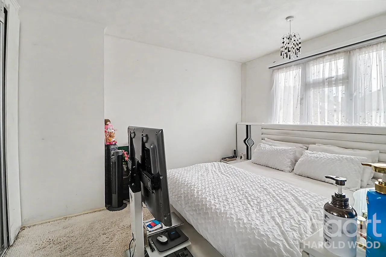 Newbury Road, Harold Hill, RM3, photo 8