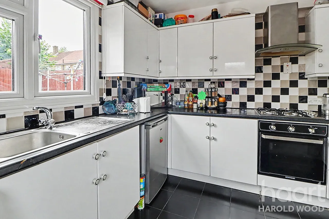 Newbury Road, Harold Hill, RM3, photo 7