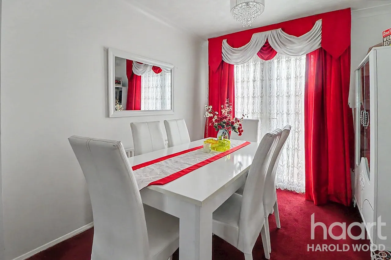Newbury Road, Harold Hill, RM3, photo 3