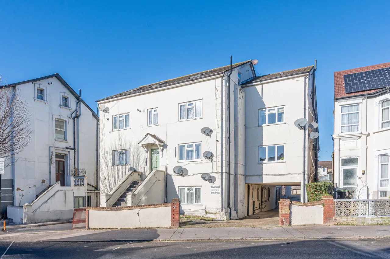 1 bed flat for sale — Flat 2, 31 Woodville Road, Thornton Heath
