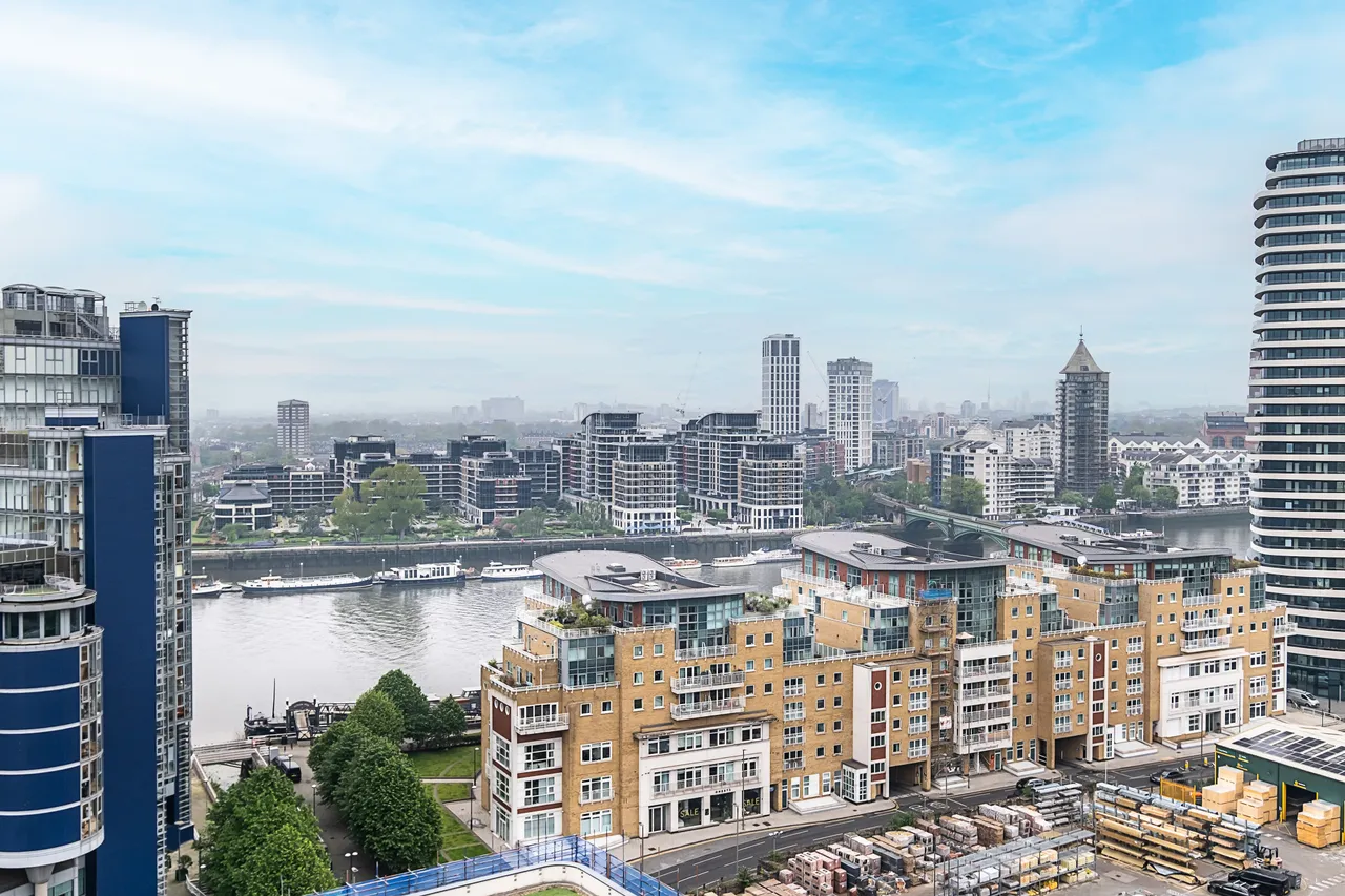2 bed flat for sale — Vision Point, Yelverton Road, London,...