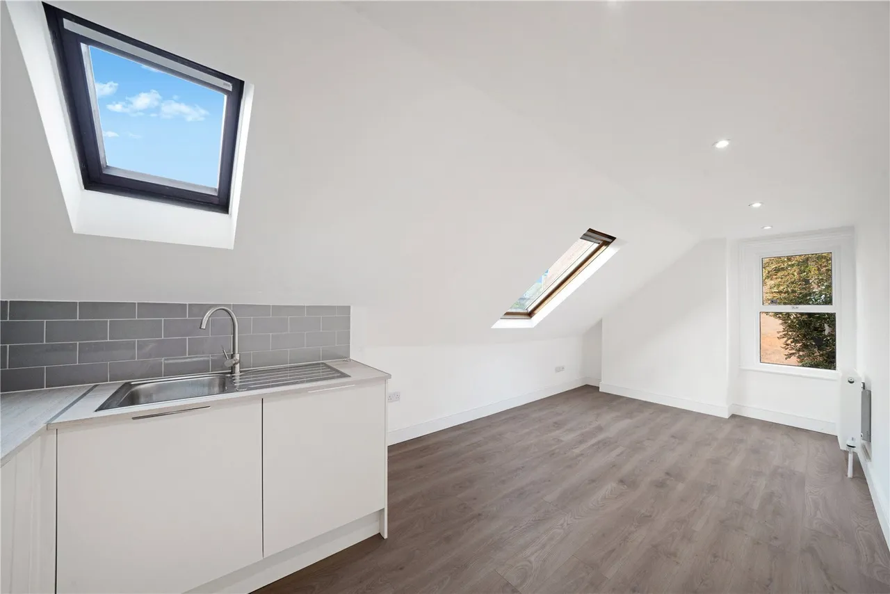 Cricklewood Lane, Willesden Green, NW2, photo 3