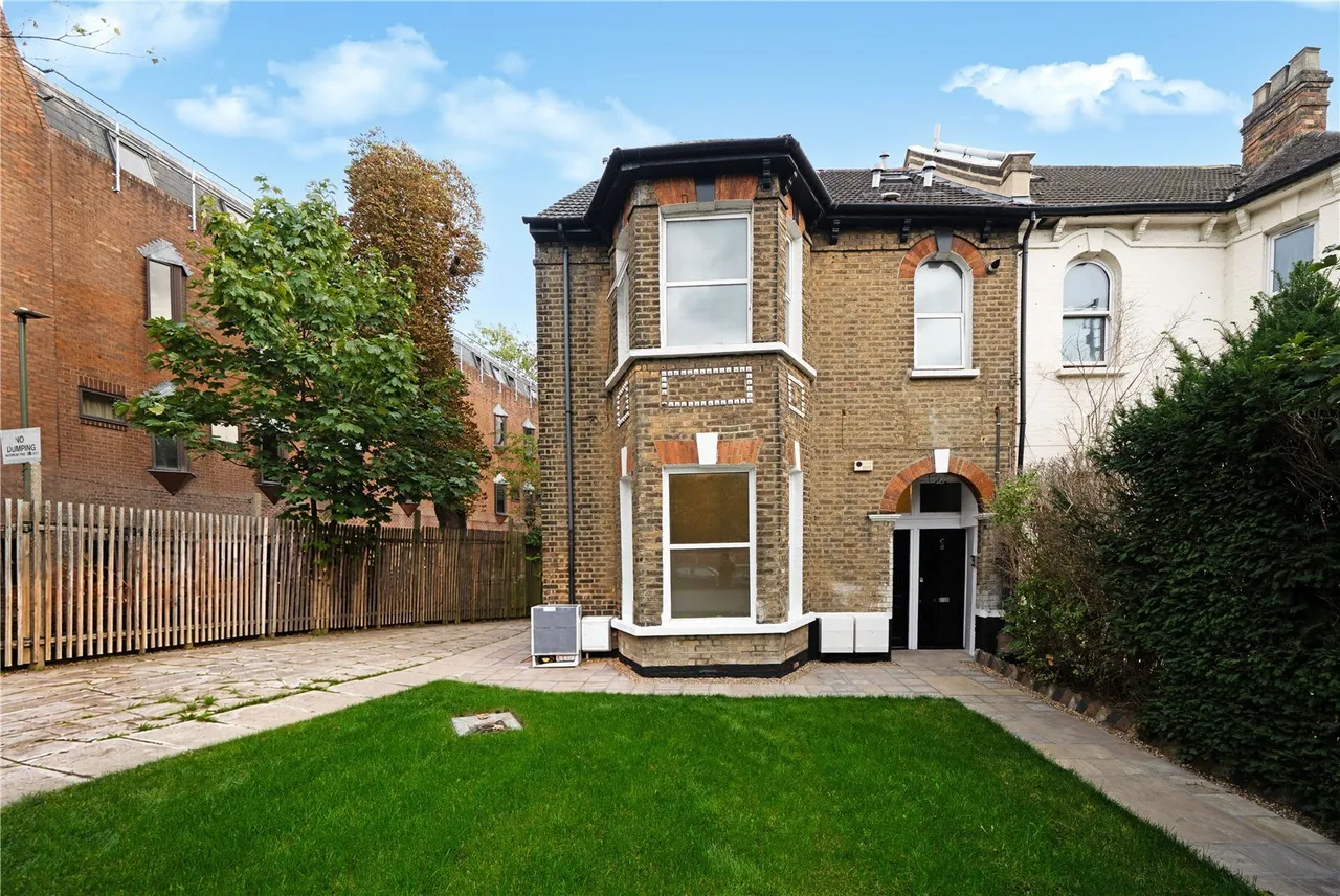 Cricklewood Lane, Willesden Green, NW2, photo 11