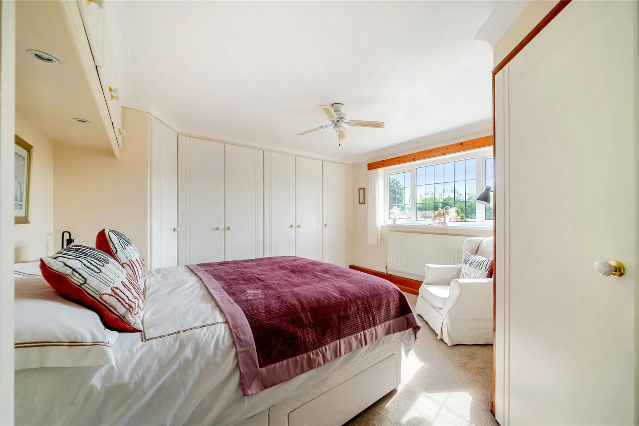 Send Marsh Road, Ripley, GU23, photo 9