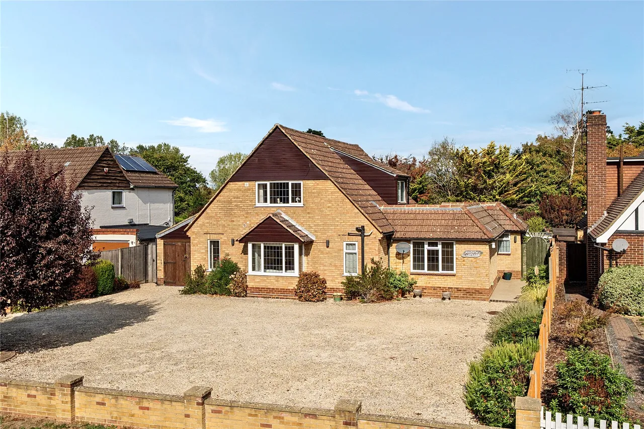 4 bed house for sale, Send Marsh Road, Ripley, GU23