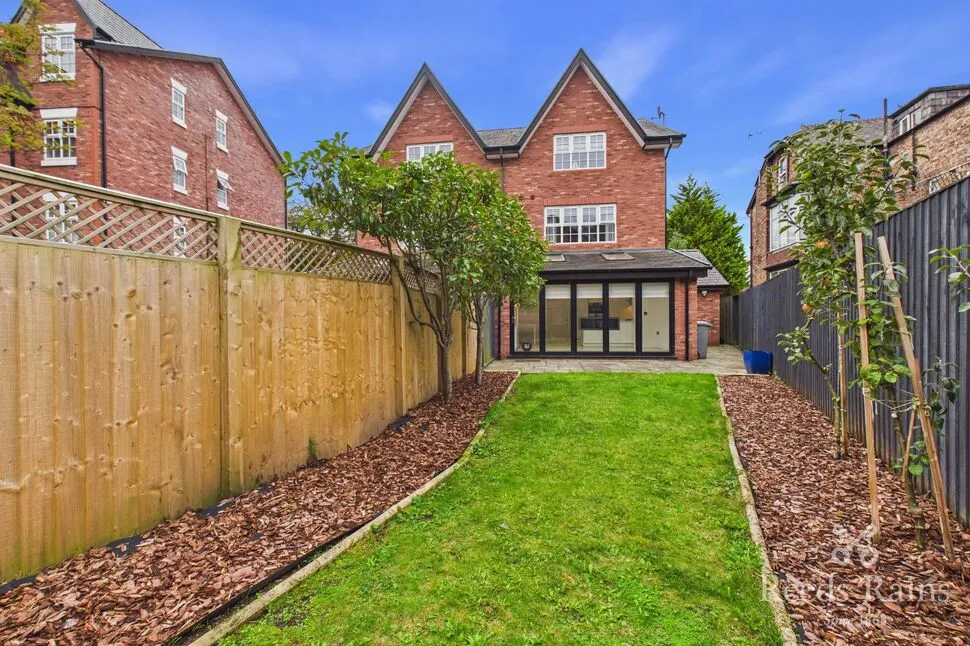 Hazelmere Gardens, Sale, M33, photo 19
