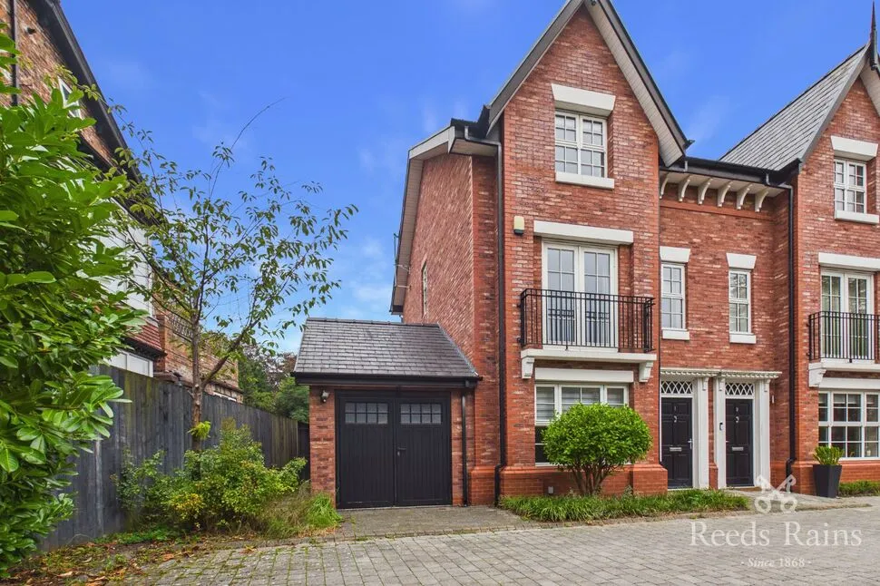 4 bed house for sale, Hazelmere Gardens, Sale, M33