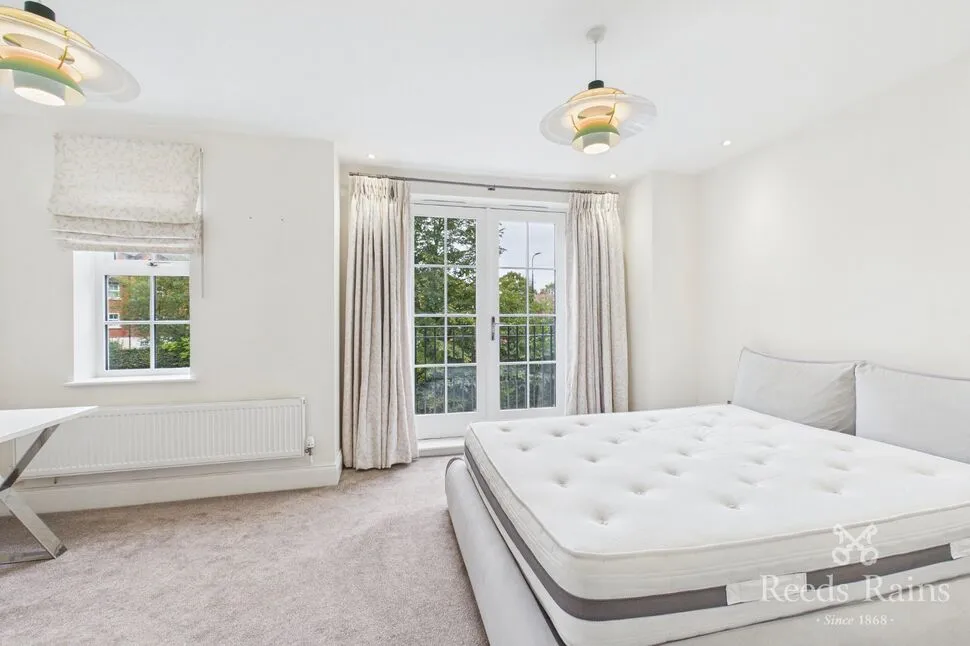 Hazelmere Gardens, Sale, M33, photo 7