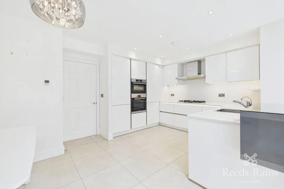 Hazelmere Gardens, Sale, M33, photo 5