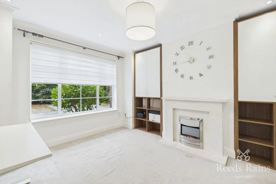 Hazelmere Gardens, Sale, M33, photo 2
