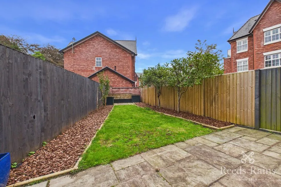 Hazelmere Gardens, Sale, M33, photo 21