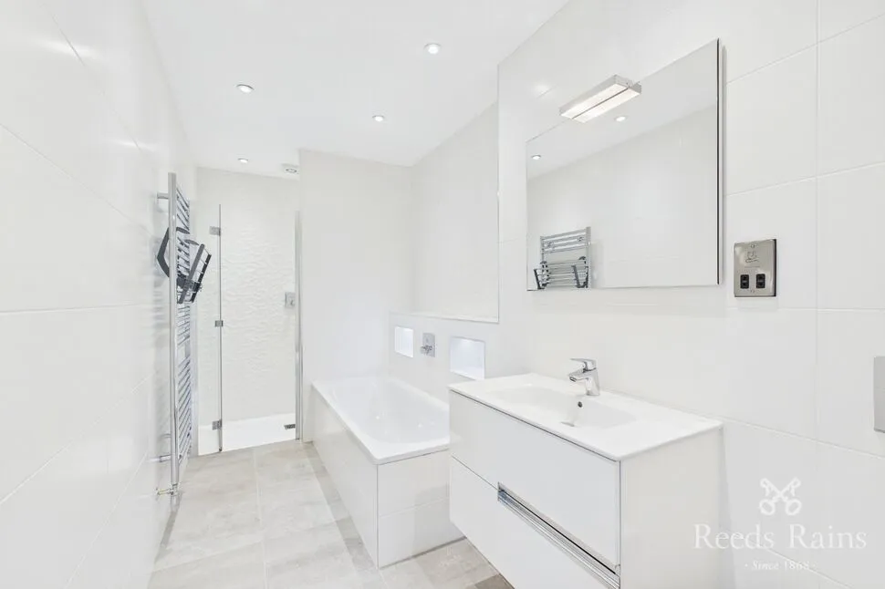 Hazelmere Gardens, Sale, M33, photo 8