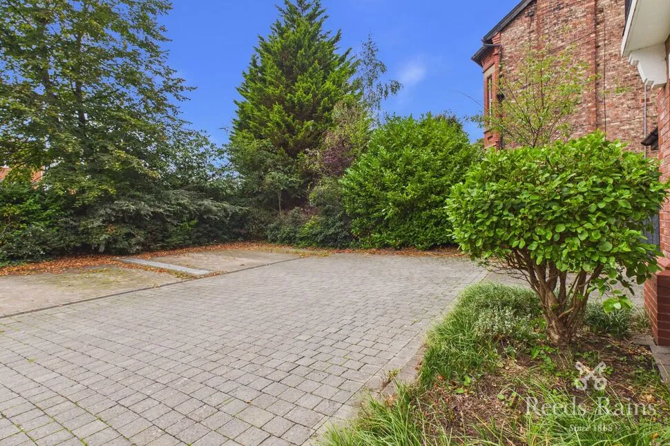 Hazelmere Gardens, Sale, M33, photo 11