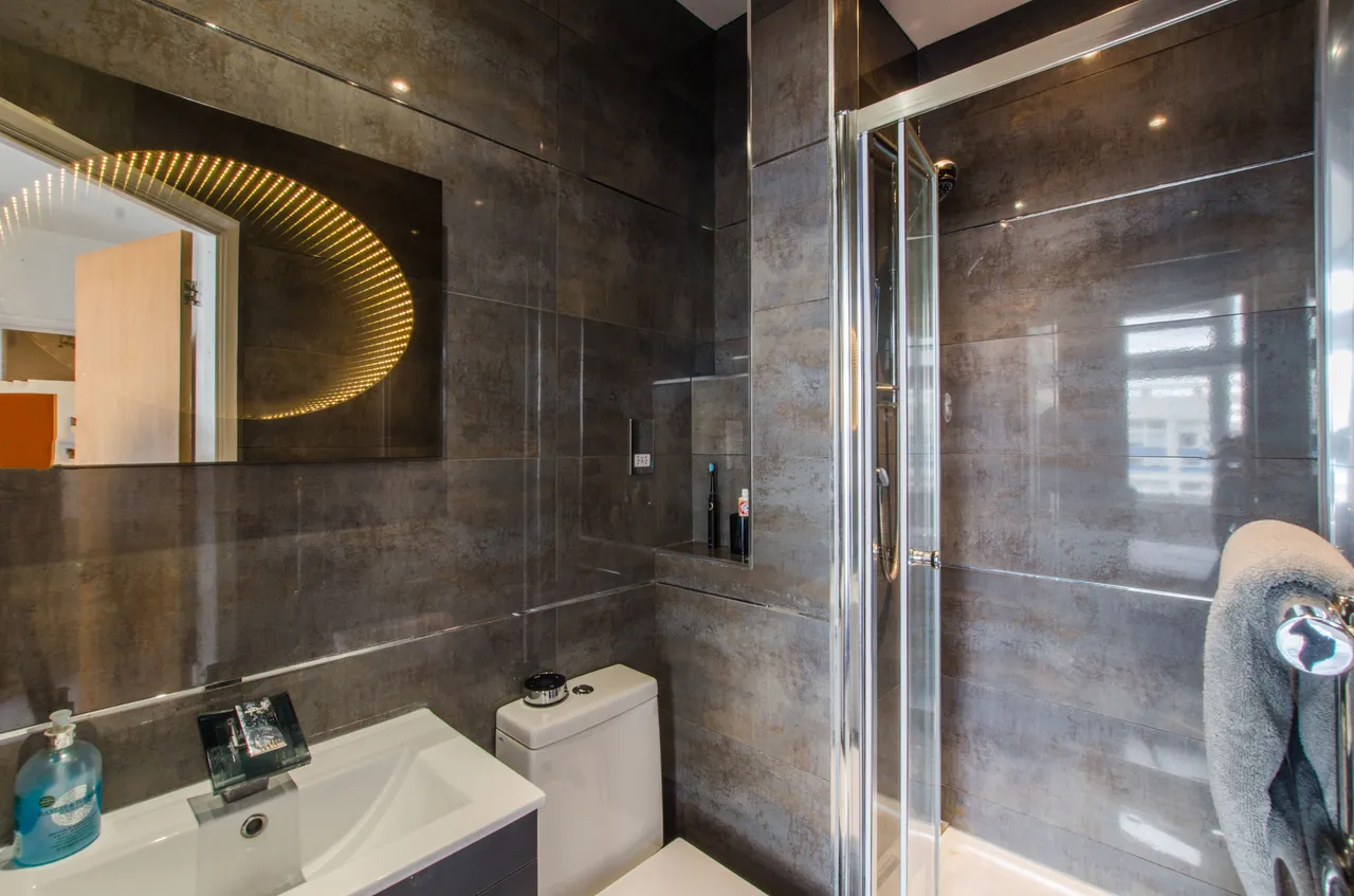 Apartment 224, Metro Central Heights, 119 Newington Causeway, London, photo 9
