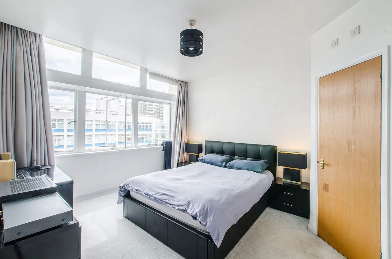 Apartment 224, Metro Central Heights, 119 Newington Causeway, London, photo 3